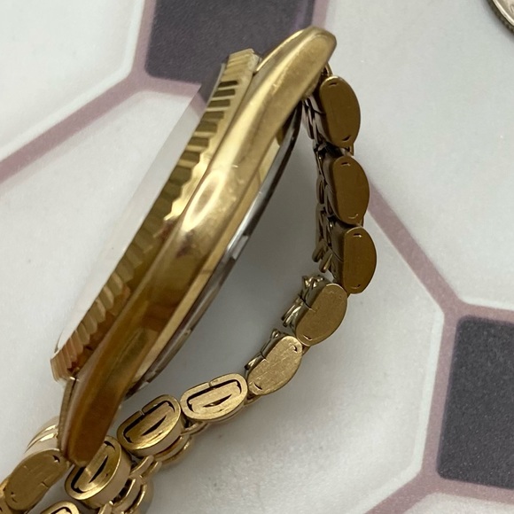 Vintage Citizen Gold-tone Stainless Steel QQ Watch With Day / Date - Picture 13 of 13